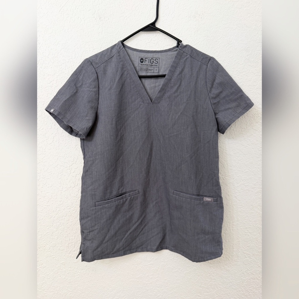 FIGS Casma Three Pocket Scrub Top - S